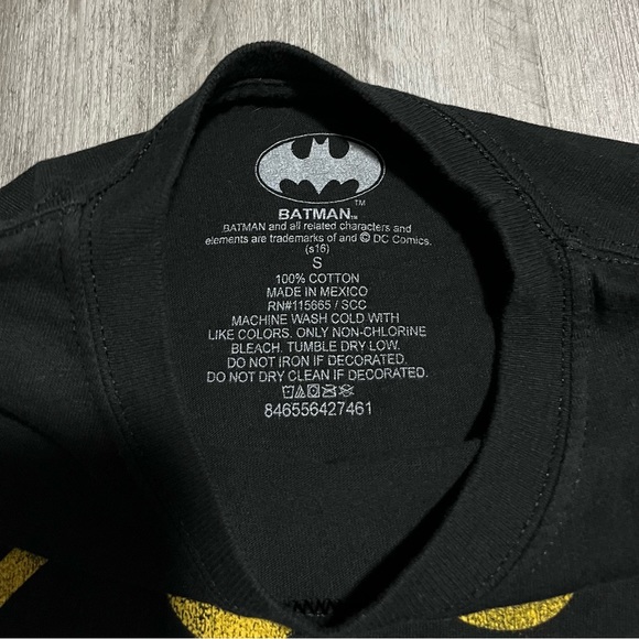 Batman TM & DC Comics T-Shirt Men’s Sz Small - Black/Yellow - Picture 6 of 6